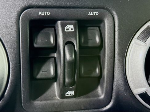 Used 2016 Jeep Wrangler Unlimited Sahara w/ Dual Top Group image 22