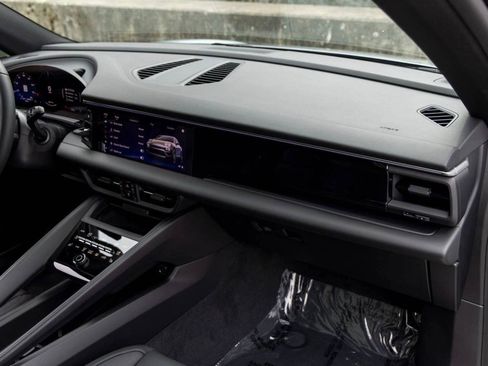 New 2025 Porsche Macan Electric image 96