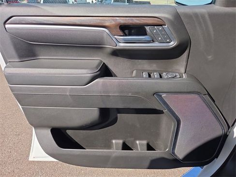 Used 2025 GMC Sierra 1500 SLT image 19