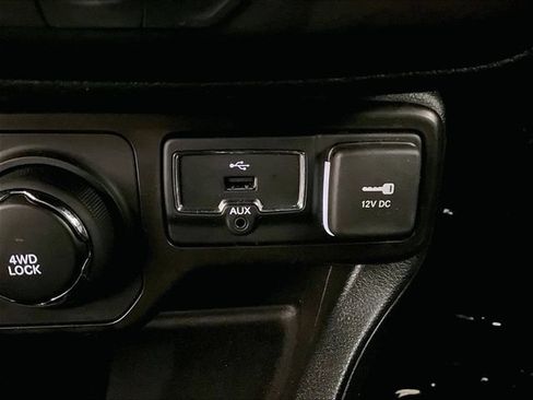 Used 2020 Jeep Renegade Latitude w/ Cold Weather Group AWD/4WD image 31