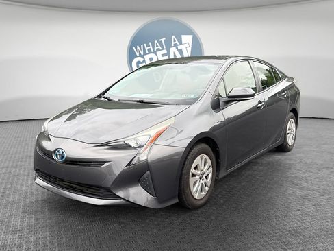 Used 2016 Toyota Prius Two FWD image 8
