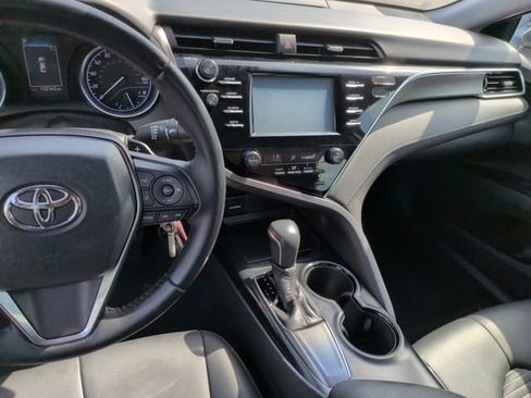 Used 2018 Toyota Camry SE FWD image 19
