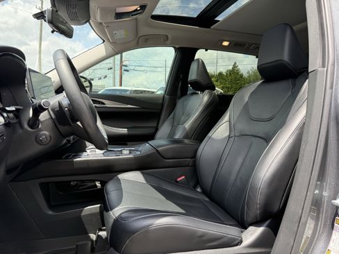 Certified 2024 INFINITI QX60 Luxe w/ Vision Package FWD image 12
