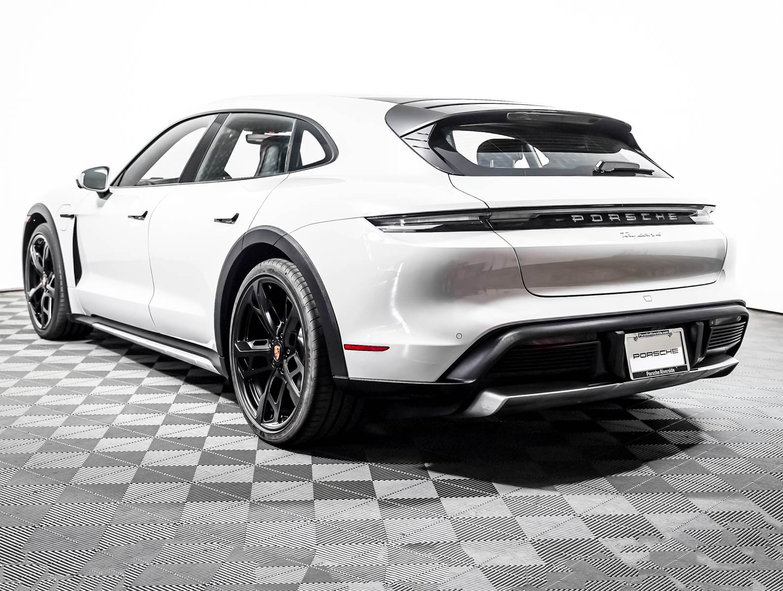 Certified 2023 Porsche Taycan 4 Cross Turismo AWD/4WD image 3