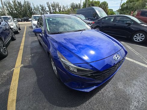 Used 2021 Hyundai Elantra SE FWD image 4