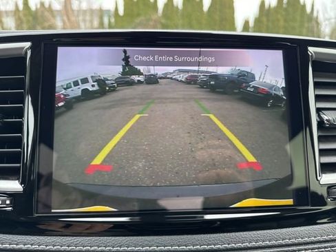 Used 2023 Chrysler Pacifica Touring-L image 33