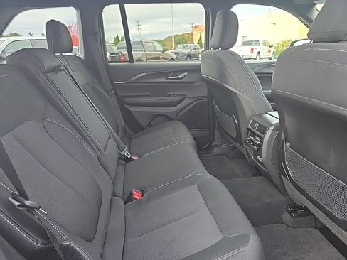 New 2025 Jeep Grand Cherokee 4WD image 13