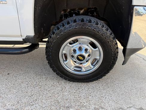 Used 2019 Chevrolet Silverado 2500 W/T AWD/4WD image 13