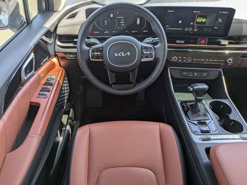 Used 2025 Kia Carnival SX Prestige FWD image 17