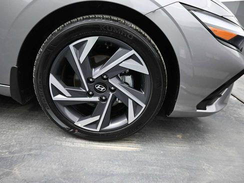 Used 2025 Hyundai Elantra SEL image 10