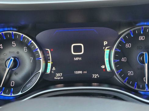 Used 2024 Chrysler Pacifica Touring-L w/ S Appearance Package FWD image 22