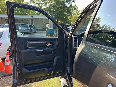 Used 2017 RAM 1500 Laramie AWD/4WD image 16