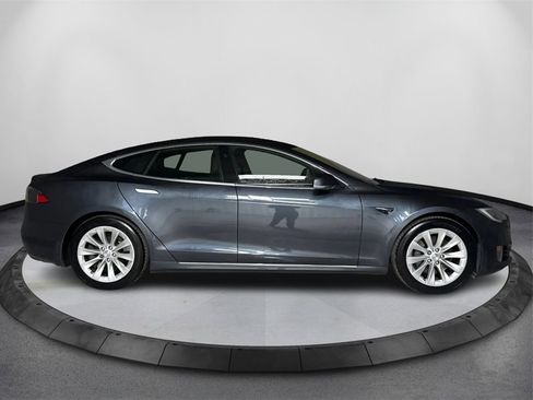Used 2016 Tesla Model S 70 image 4