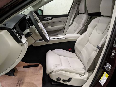 New 2026 Volvo XC60 B5 Ultra w/ Protection Package Premier AWD/4WD image 11