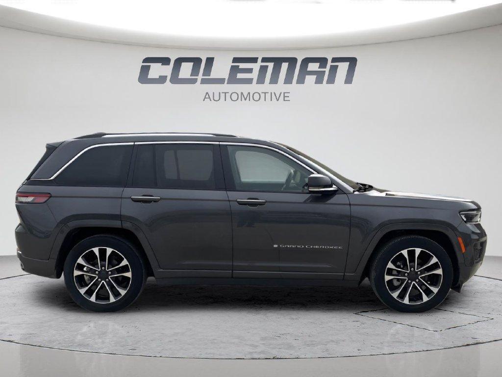 Used 2022 Jeep Grand Cherokee Overland w/ Luxury Tech Group IV AWD/4WD image 30