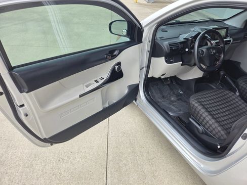 Used 2012 Scion iQ w/ Rear Speaker Pkg FWD image 10