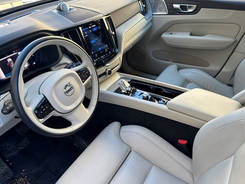 Used 2023 Volvo XC60 B5 Ultimate image 9