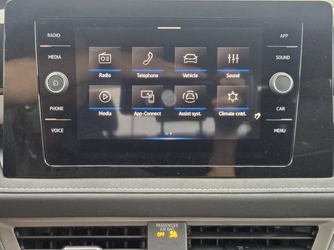 New 2026 Volkswagen Taos SE FWD image 16