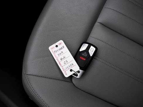 Used 2019 Audi Q5 Prestige w/ Prestige Package image 29