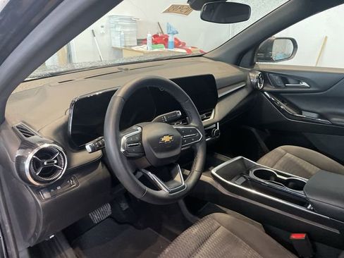 Used 2025 Chevrolet Equinox LT FWD image 18