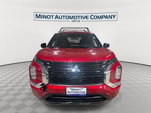 Used 2023 Mitsubishi Outlander SE Black Edition image 3