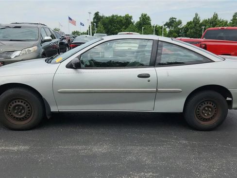 Used 2001 Chevrolet Cavalier Coupe w/ Preferred Equipment Group 1 FWD image 5