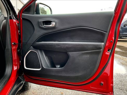 Used 2021 Jeep Compass Latitude image 23