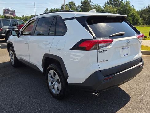 Used 2021 Toyota RAV4 LE FWD image 10