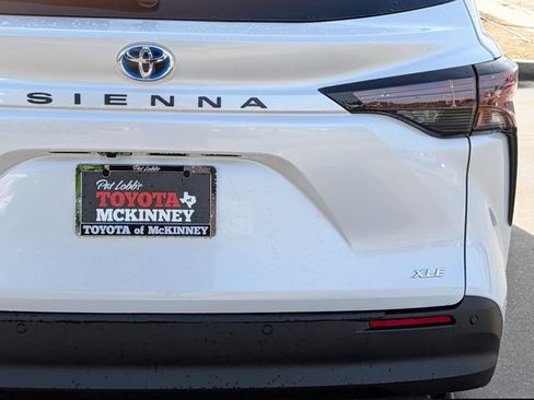 Used 2025 Toyota Sienna XLE w/ XLE Plus Package FWD image 7