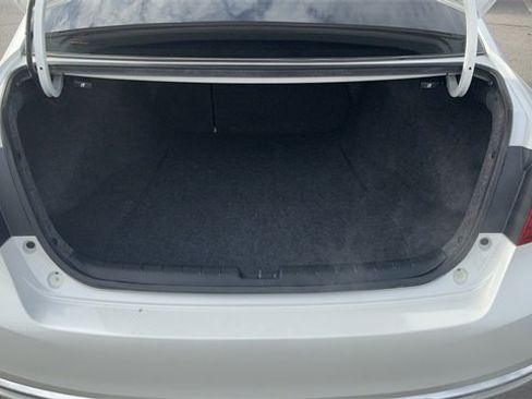 Used 2017 Honda Accord EX-L image 8