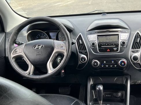 Used 2010 Hyundai Tucson GLS w/ Popular Equipment Pkg 2 FWD image 12