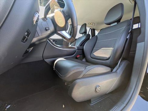 Used 2025 Mercedes-Benz GLC 350e 4MATIC image 15