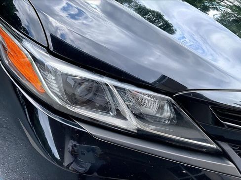 Used 2018 Toyota Camry SE w/ Convenience Package FWD image 27