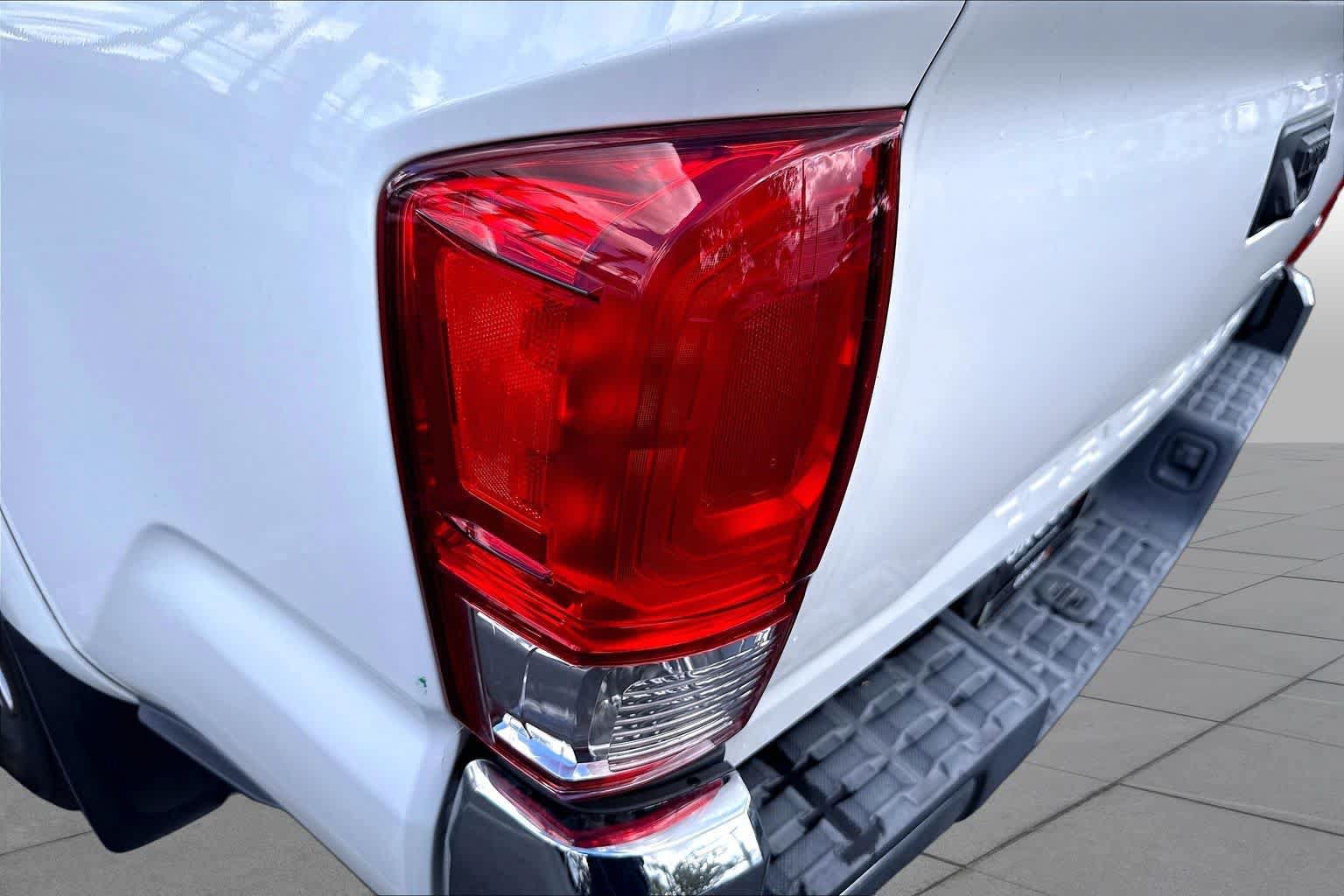 Used 2017 Toyota Tacoma SR5 RWD image 26