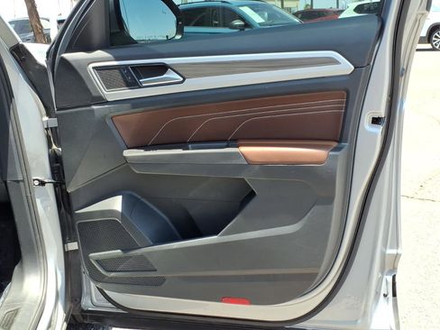 Certified 2022 Volkswagen Atlas SEL AWD/4WD image 16