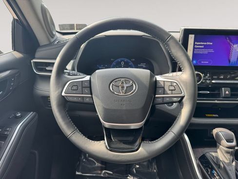 Used 2023 Toyota Highlander Platinum AWD/4WD image 12