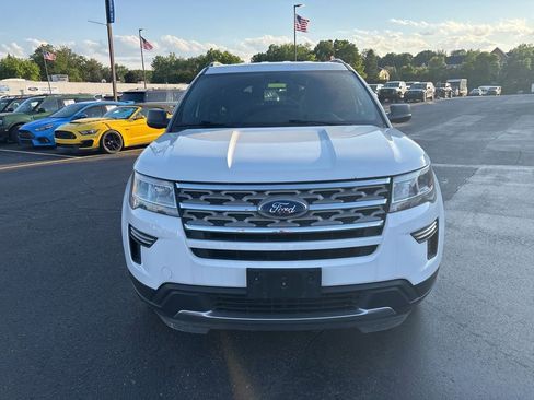 Used 2018 Ford Explorer XLT AWD/4WD image 2