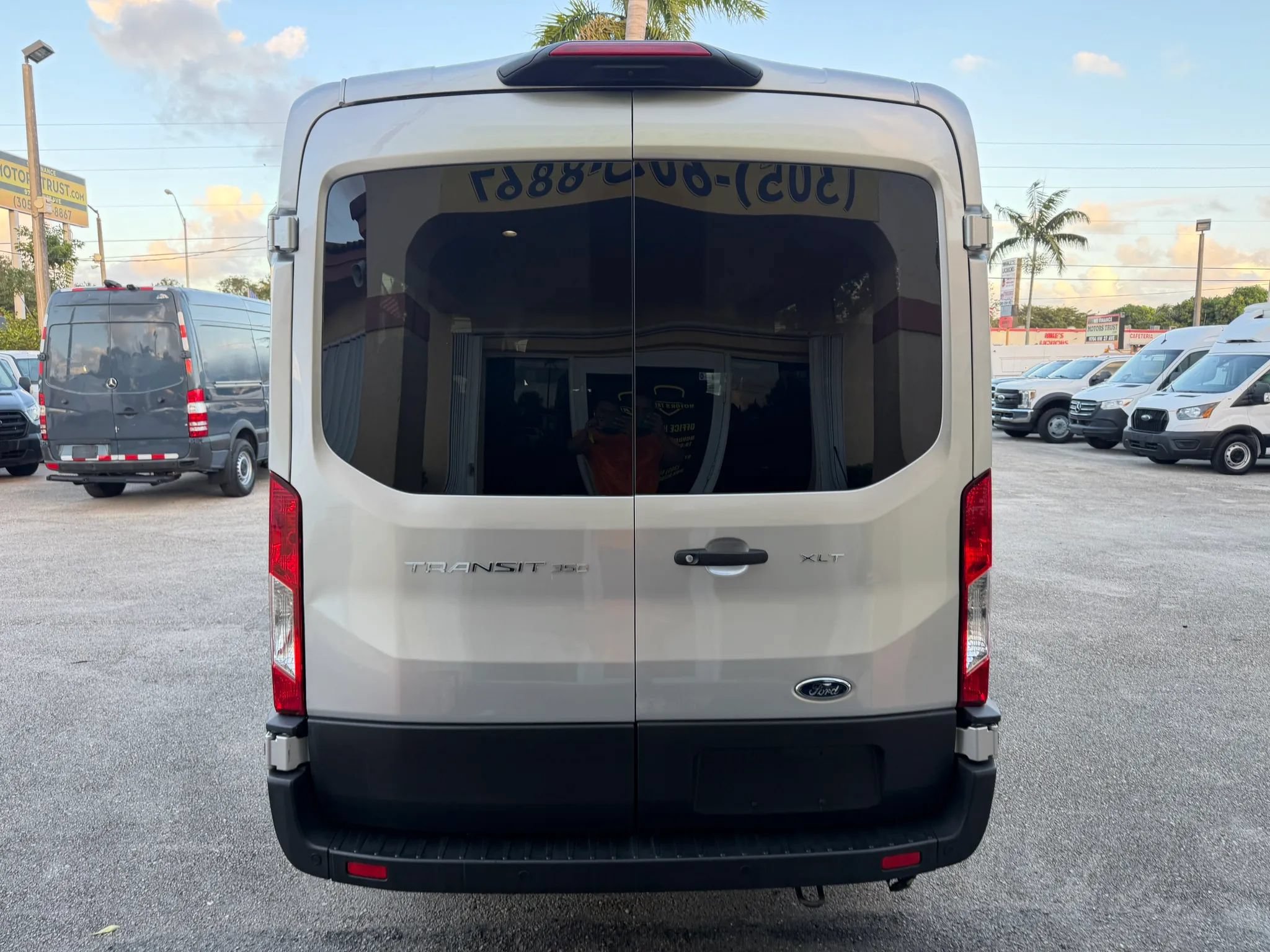 Used 2022 Ford Transit 350 XLT RWD image 5