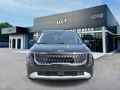 Used 2025 Kia Carnival FWD image 3