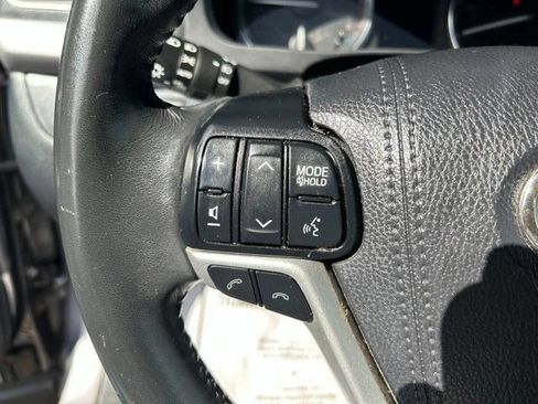 Used 2019 Toyota Highlander XLE FWD image 17