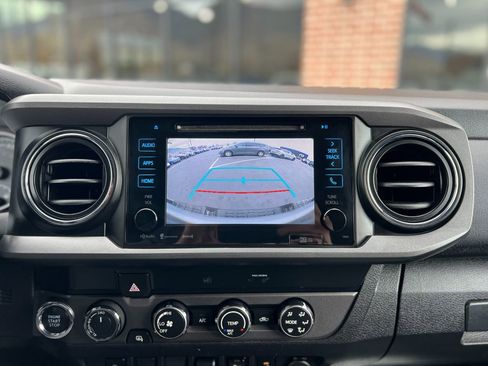 Used 2019 Toyota Tacoma TRD Sport image 17