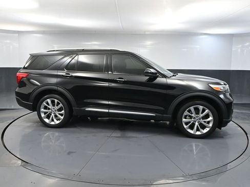 Used 2023 Ford Explorer Platinum w/ Technology Package image 4
