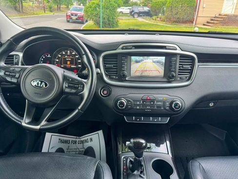 Used 2017 Kia Sorento EX AWD/4WD image 13