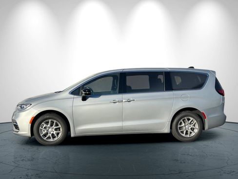 New 2026 Chrysler Pacifica Select image 7