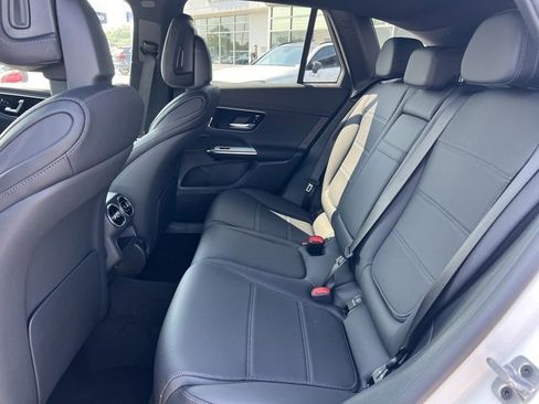 Used 2024 Mercedes-Benz GLC 300 4MATIC image 12