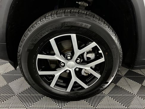 Certified 2024 Jeep Grand Cherokee L Limited w/ Luxury Tech Group II image 11