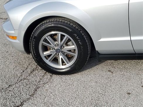 Used 2005 Ford Mustang Deluxe image 8