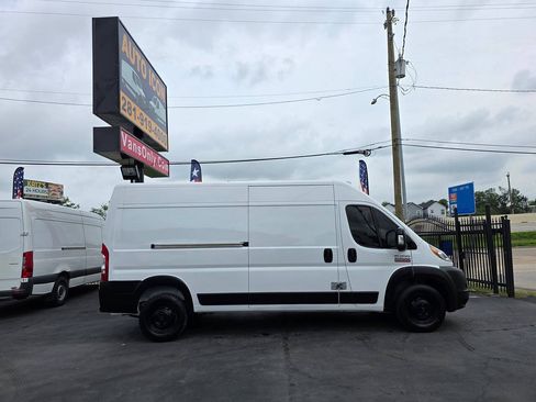 Used 2021 RAM ProMaster 2500 FWD image 3