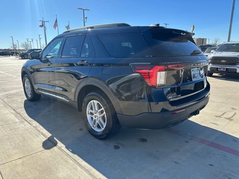Used 2025 Ford Explorer Active AWD/4WD image 3