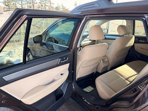 Used 2019 Subaru Outback 2.5i Premium image 17